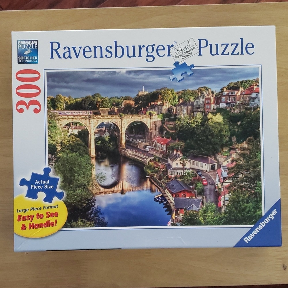Ravensburger Puzzle with Scenic View - Red, Blue, Green
